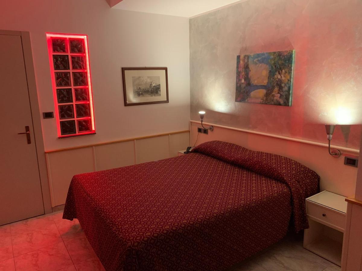 Hotel Malpensafiera Бернате-Тичино Экстерьер фото
