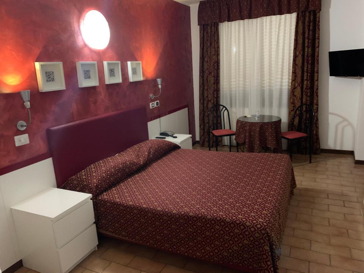 Hotel Malpensafiera Бернате-Тичино Экстерьер фото