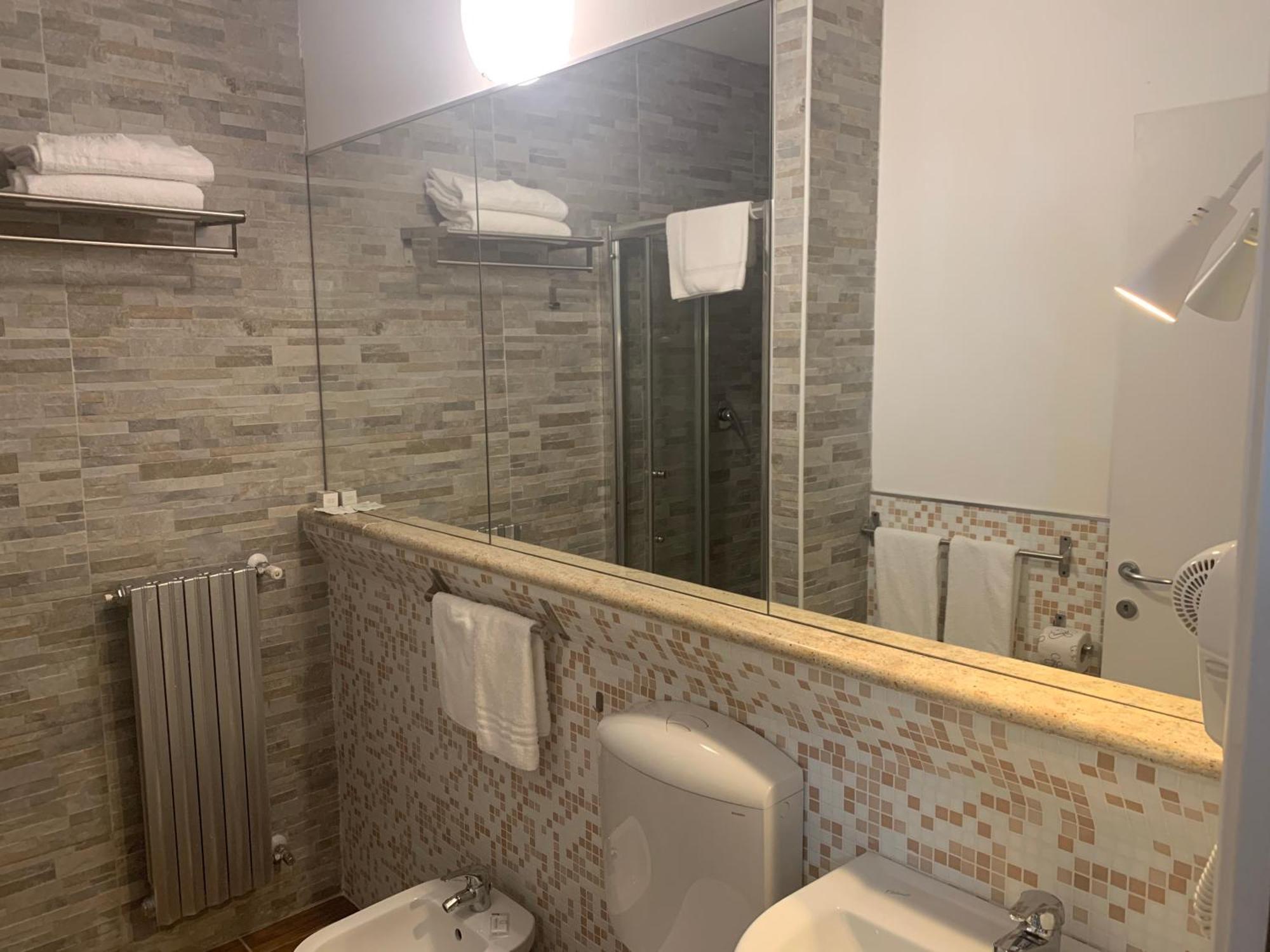 Hotel Malpensafiera Бернате-Тичино Экстерьер фото