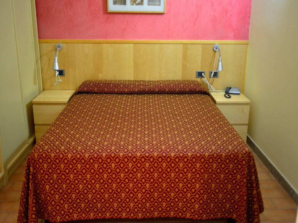 Hotel Malpensafiera Бернате-Тичино Экстерьер фото