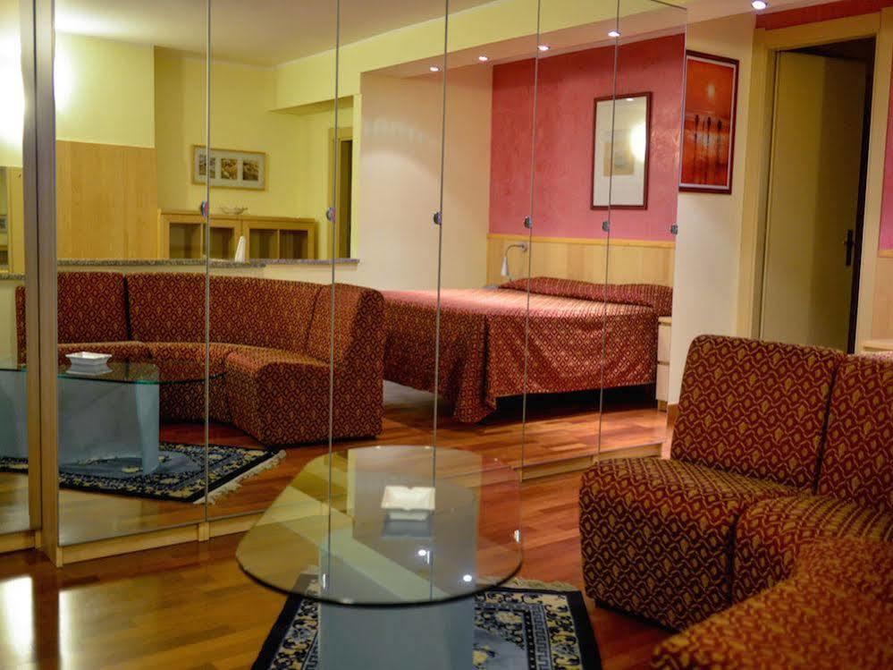 Hotel Malpensafiera Бернате-Тичино Экстерьер фото
