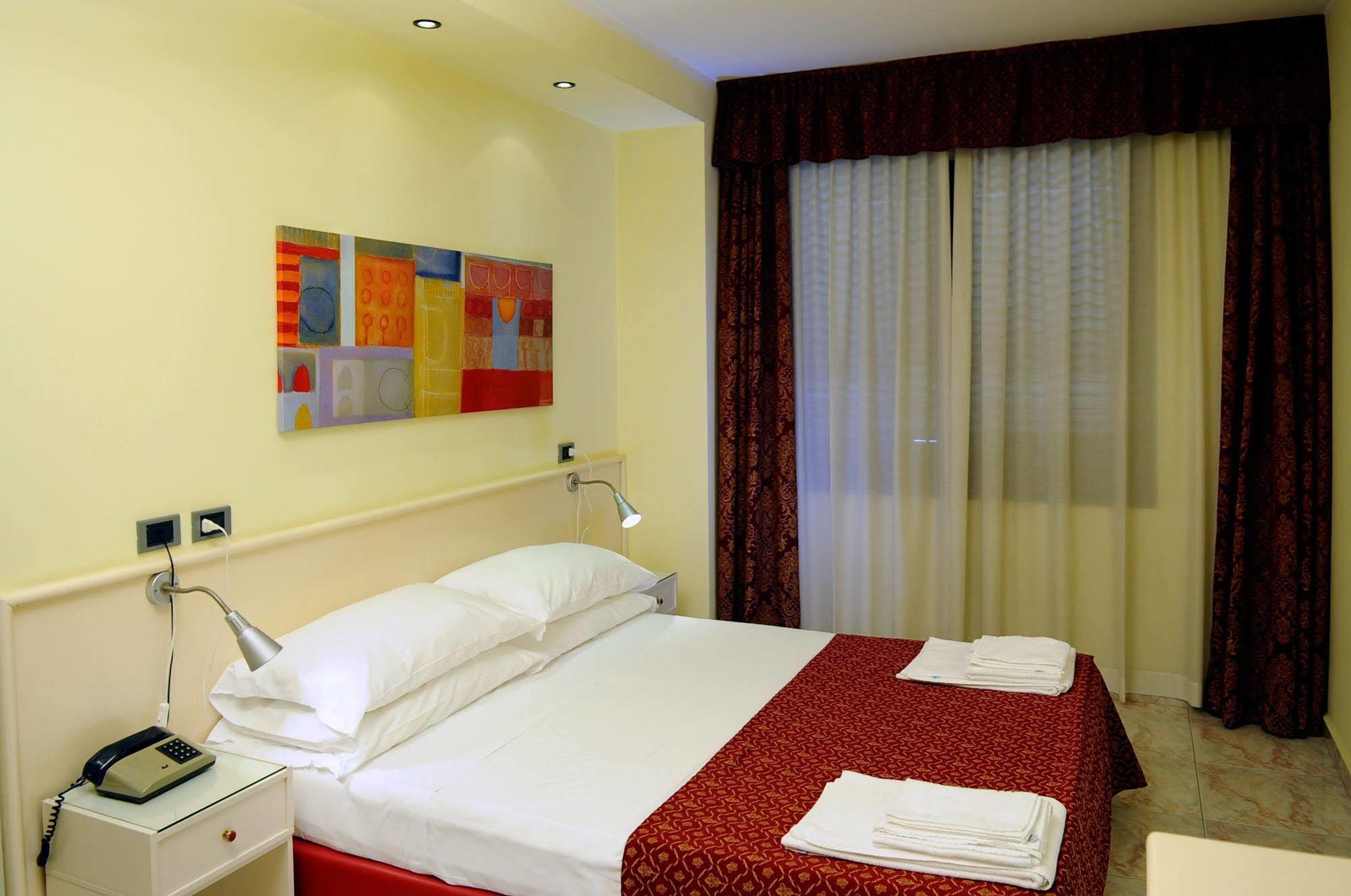 Hotel Malpensafiera Бернате-Тичино Экстерьер фото
