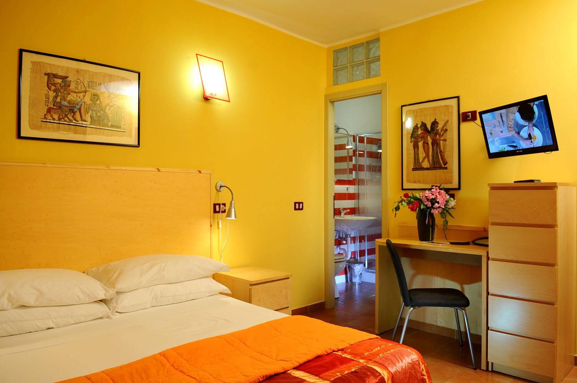 Hotel Malpensafiera Бернате-Тичино Экстерьер фото