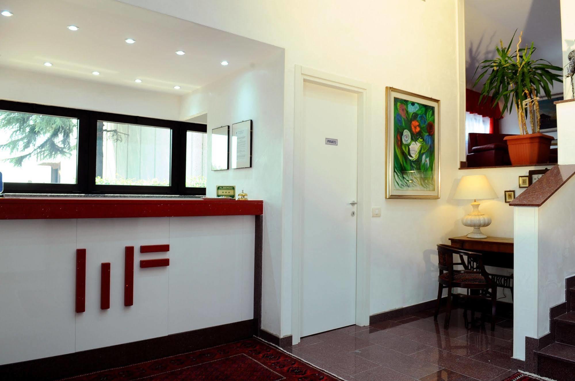 Hotel Malpensafiera Бернате-Тичино Экстерьер фото