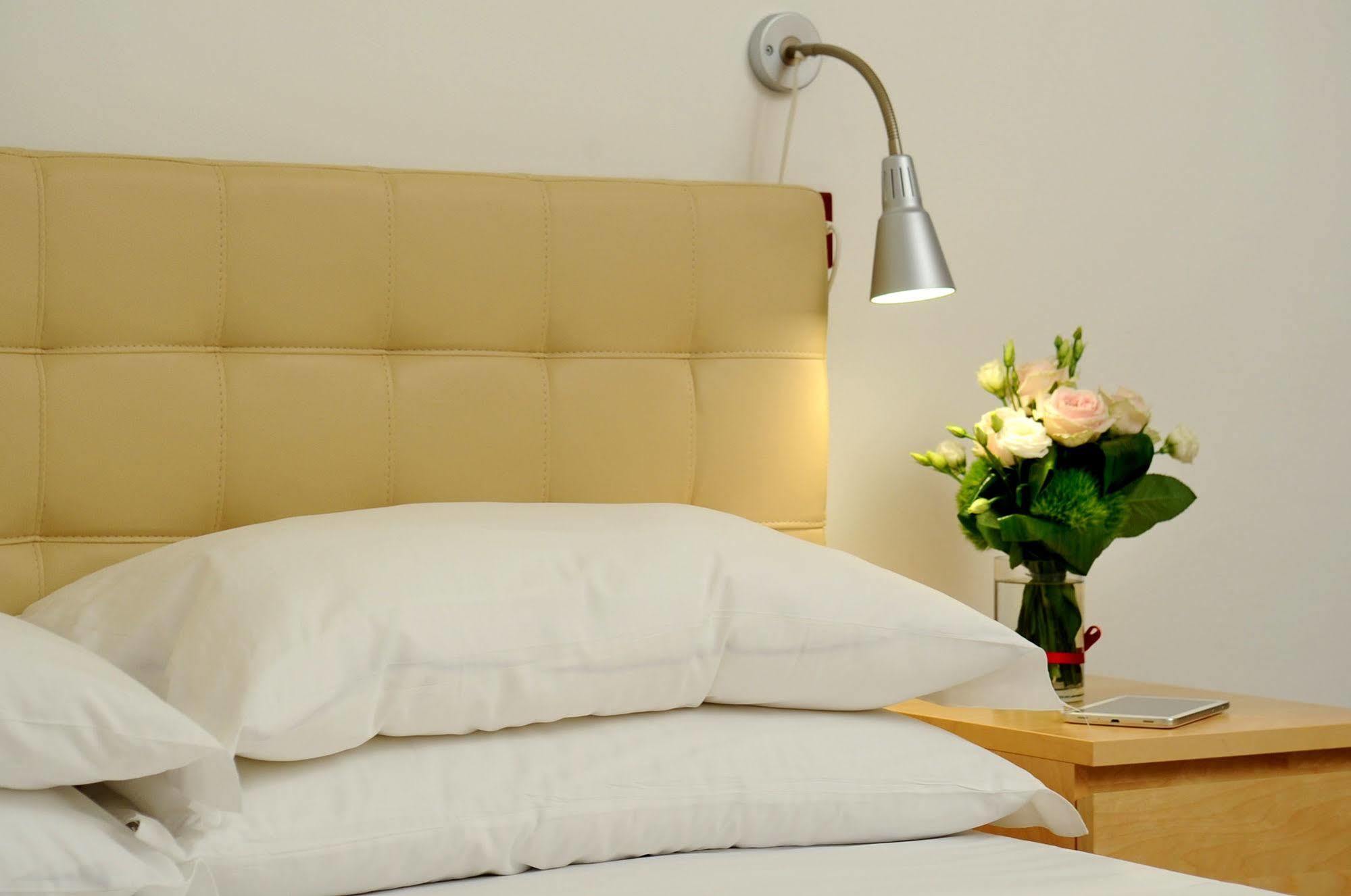 Hotel Malpensafiera Бернате-Тичино Экстерьер фото