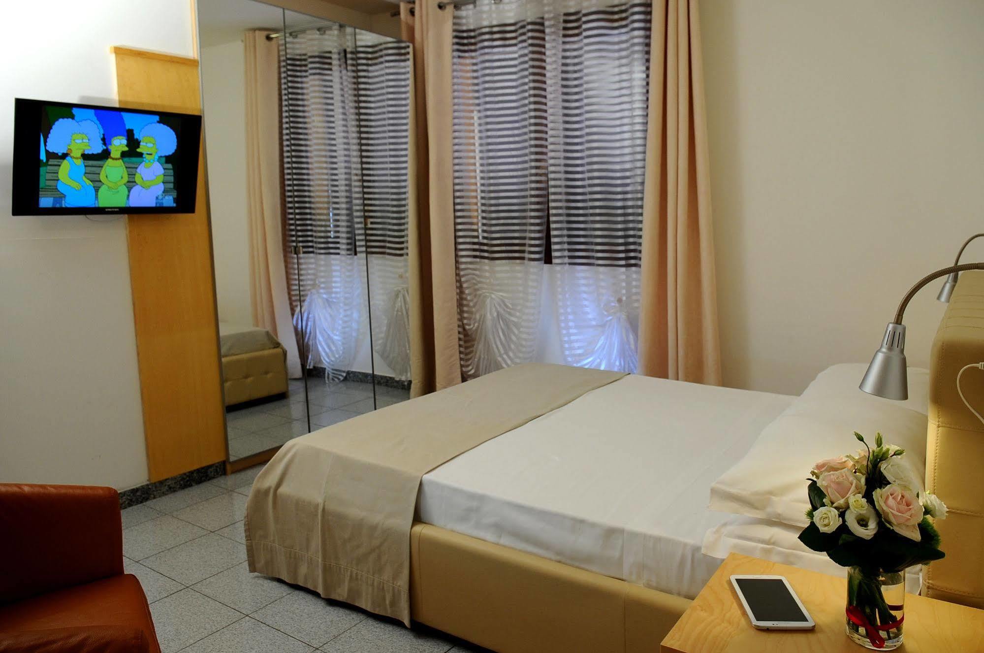 Hotel Malpensafiera Бернате-Тичино Экстерьер фото