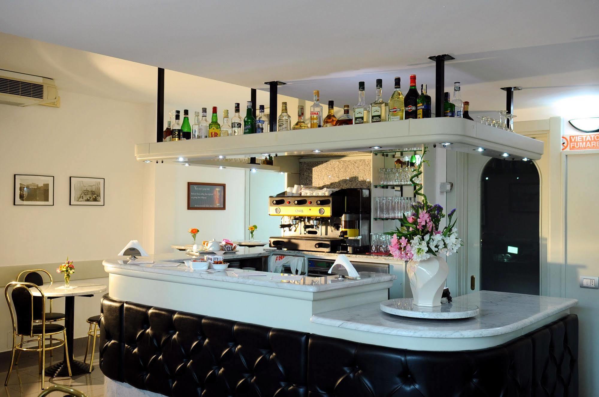 Hotel Malpensafiera Бернате-Тичино Экстерьер фото