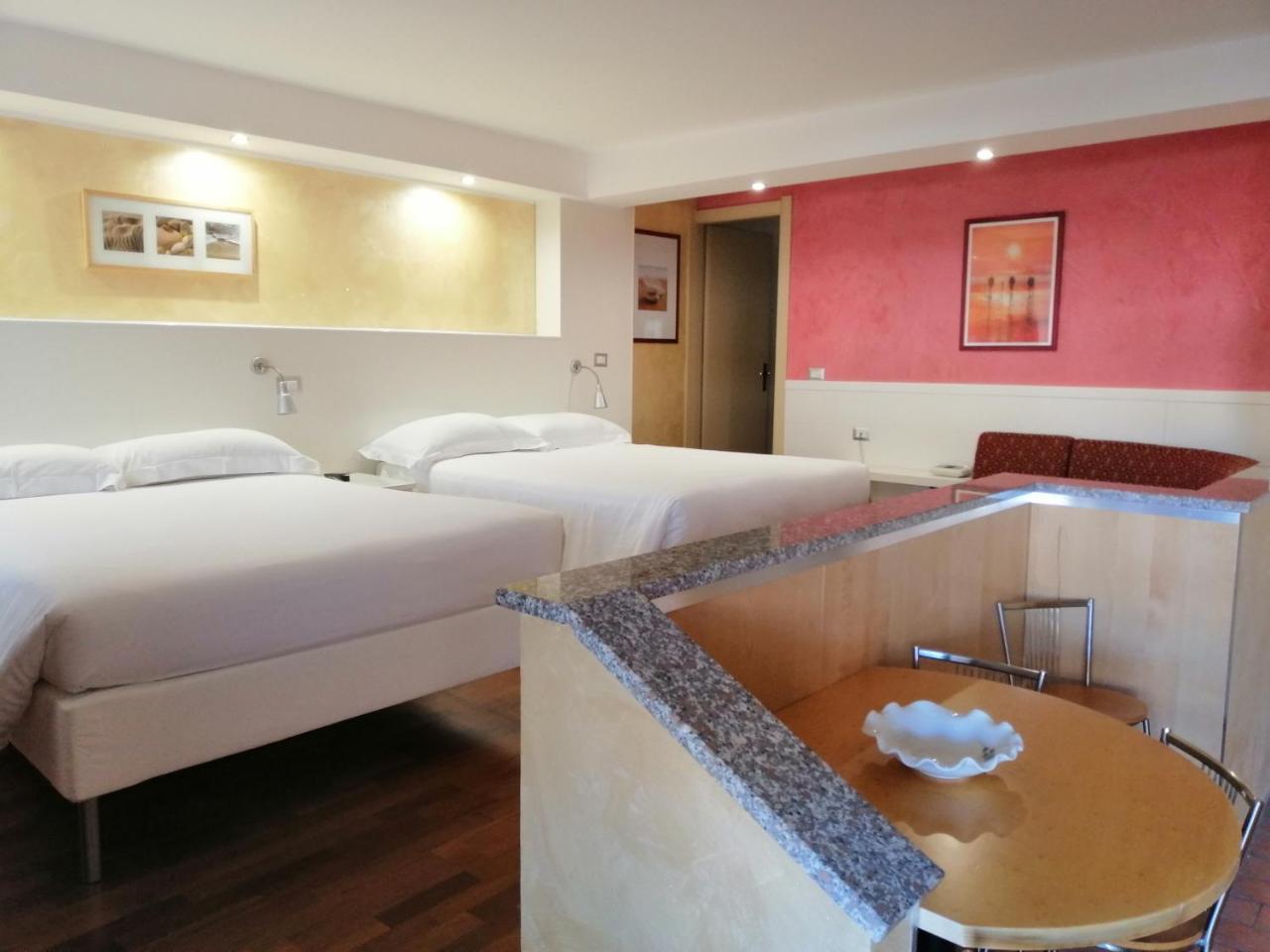 Hotel Malpensafiera Бернате-Тичино Экстерьер фото