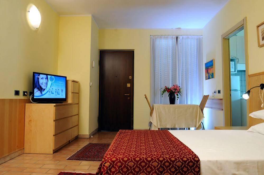 Hotel Malpensafiera Бернате-Тичино Экстерьер фото